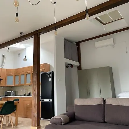 Househost Krowoderska 53